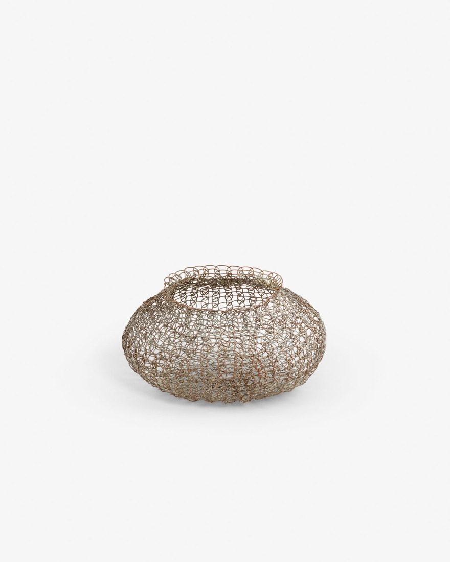  Ruth Asawa. Untitled (S.363, Freestanding Basket), ca. 1948. Copper wire, 11.4 × 19.1 × 19.7 cm; Asheville Art Museum, North Carolina. Black Mountain. College Collection. Museum acquisition with funds from the 2010 Collectors’ Circle and additional funds from Frances Myers. Rights 2026 Ruth Asawa Lanier, Inc., Courtesy David Zwirner. Photograph courtesy Christie’s.