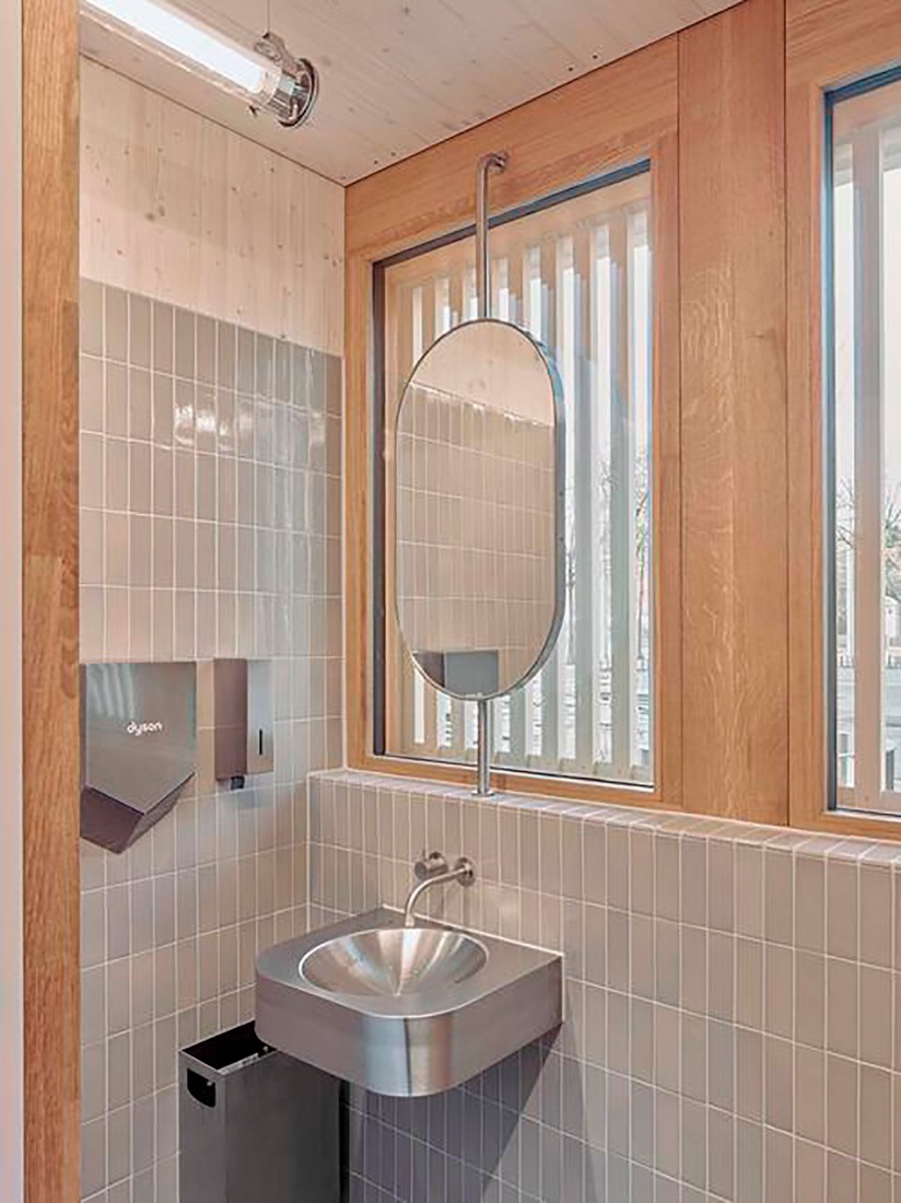 Kiosk in Bürkliplatz by Schmid Ziörjen Architects. Photograph by Lukas Murer.