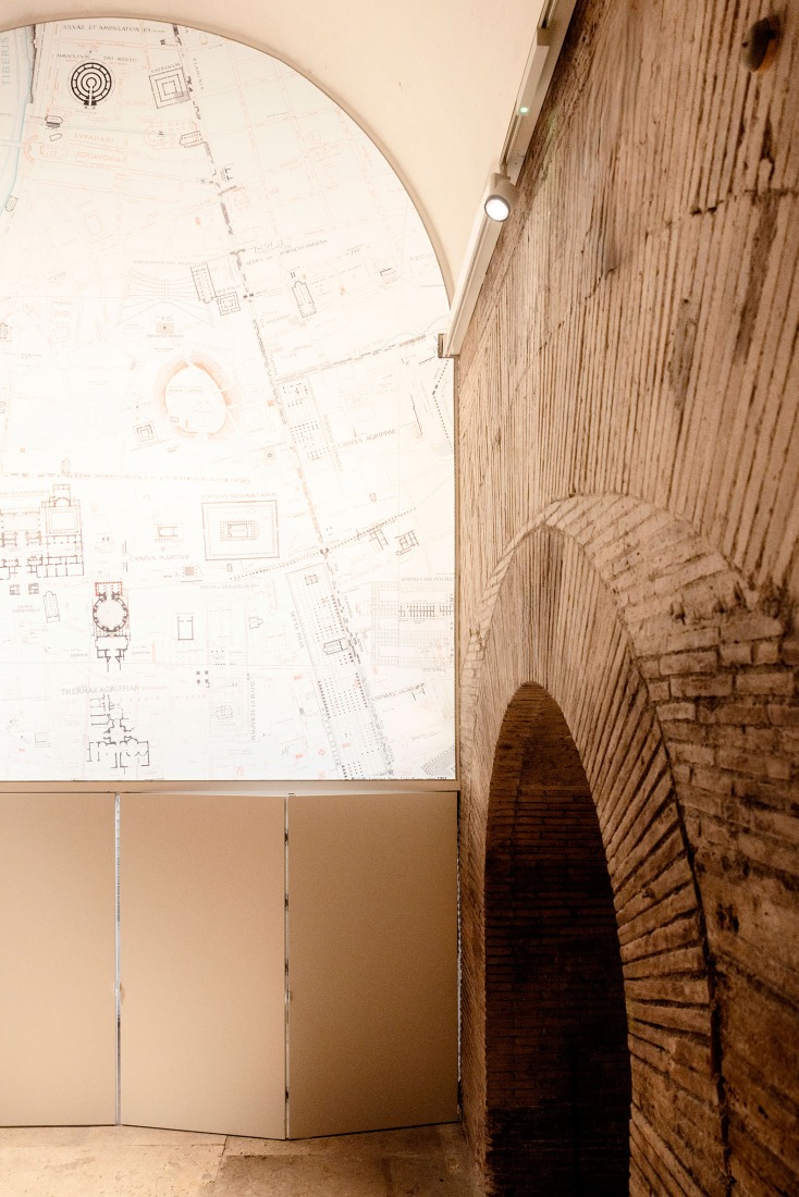 El paso a la Rotonda. Panteón – Micro-arquitecturas para la Arqueología por STARTT. Fotografía por Alessandro Penso.