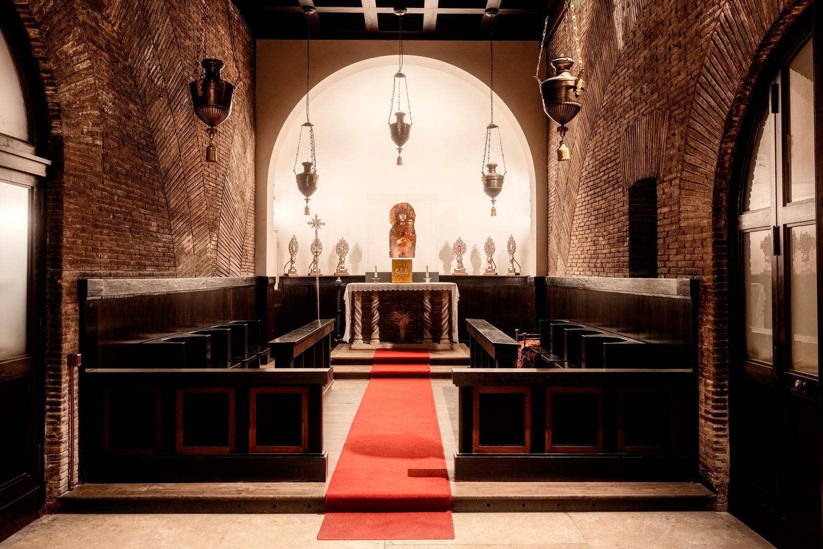 El Coro Bizantino – Capilla del Icono Bizantino de Santa María ad Martyres. Panteón – Micro-arquitecturas para la Arqueología por STARTT. Fotografía por Alessandro Penso.