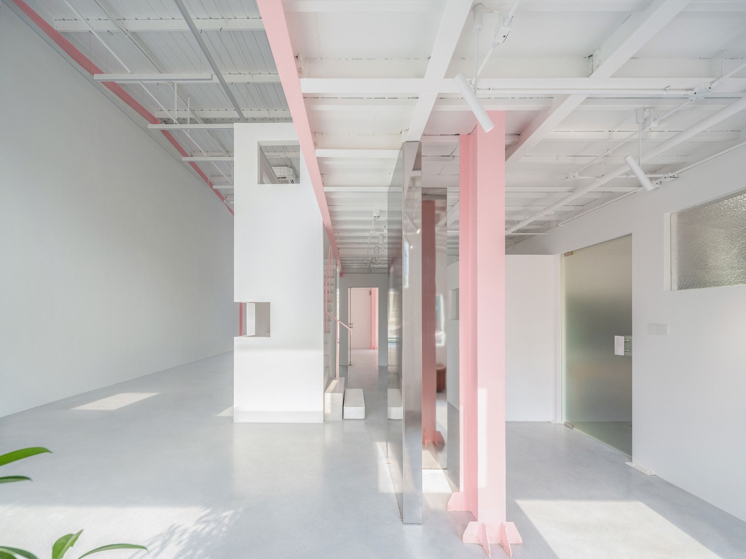 "Apelron Contemporary" by Aether Architects + Archigress. Photograph by Zhang Chao.