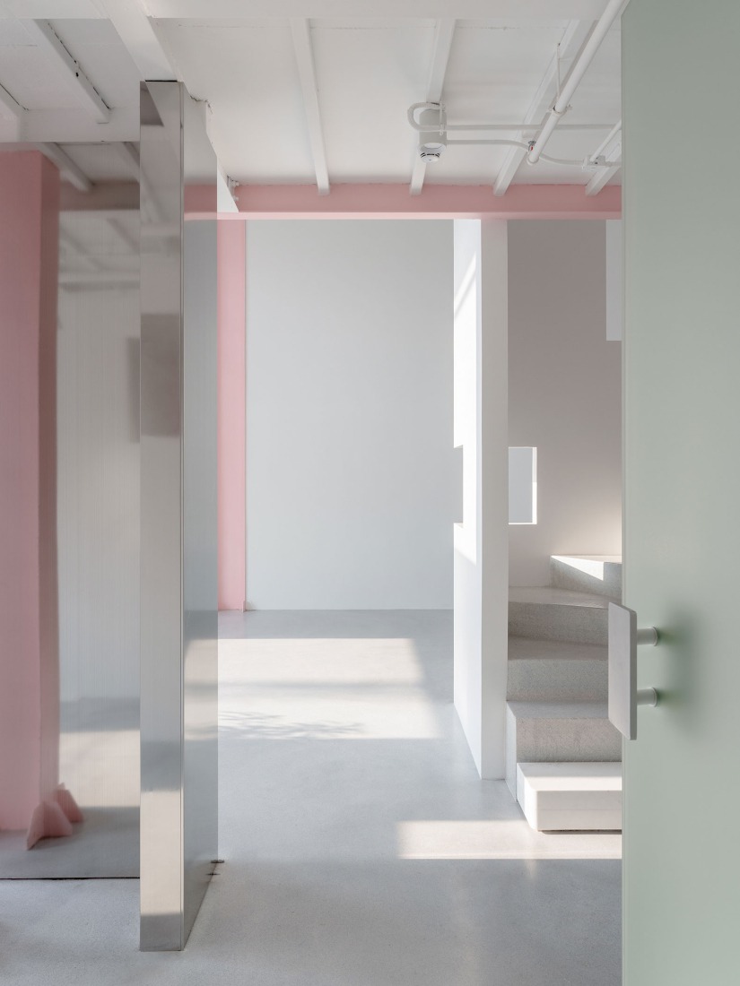 "Apelron Contemporary" by Aether Architects + Archigress. Photograph by Zhang Chao.