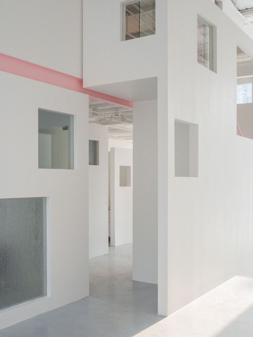 "Apelron Contemporary" by Aether Architects + Archigress. Photograph by Zhang Chao.