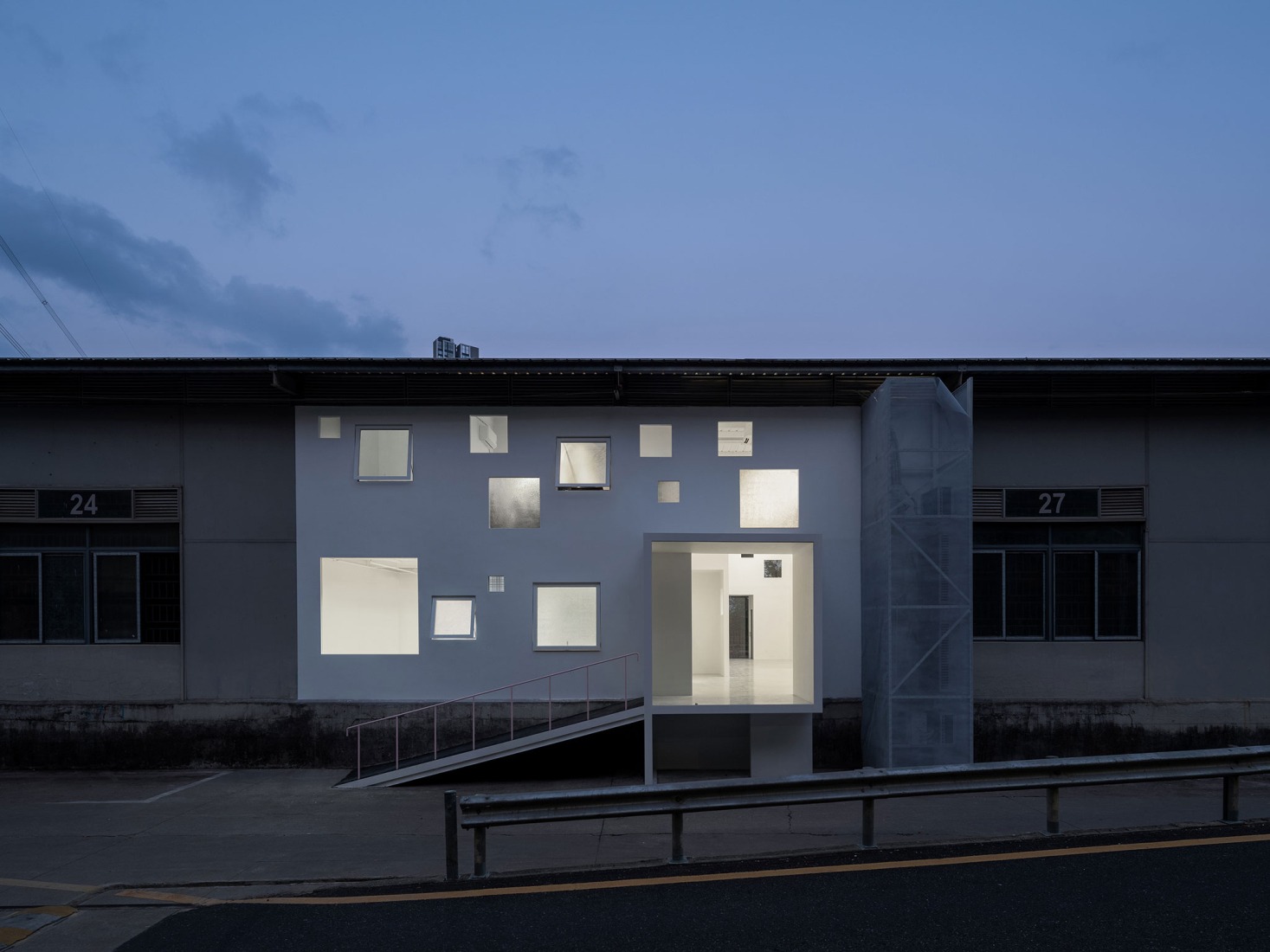 "Apelron Contemporary" by Aether Architects + Archigress. Photograph by Zhang Chao.