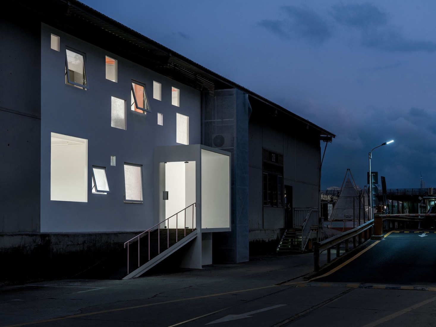 "Apelron Contemporary" by Aether Architects + Archigress. Photograph by Zhang Chao.