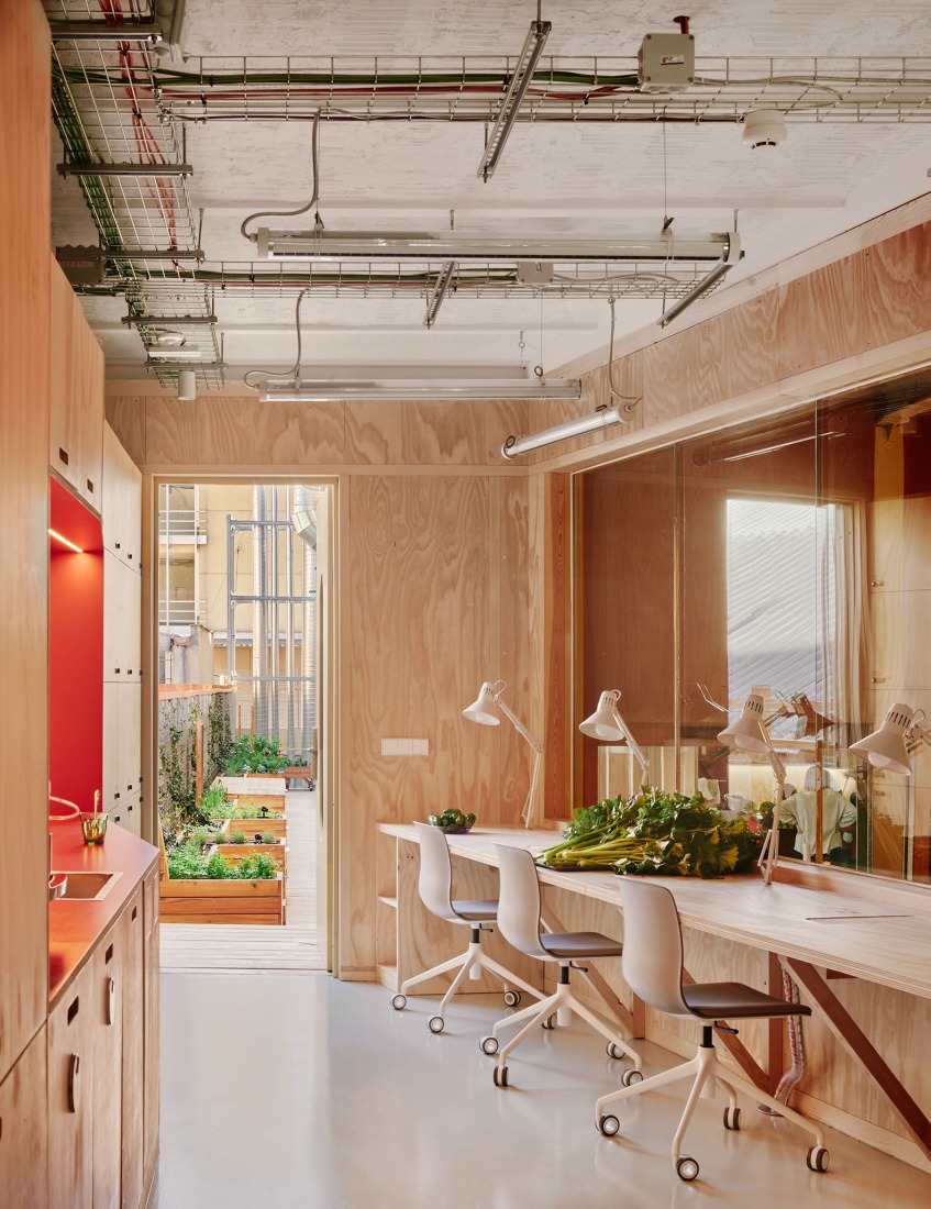 Building for Infinito Delicias by Husos + elii. Photograph by José Hevia.