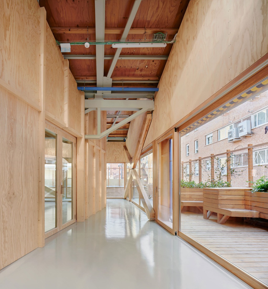 Building for Infinito Delicias by Husos + elii. Photograph by José Hevia.