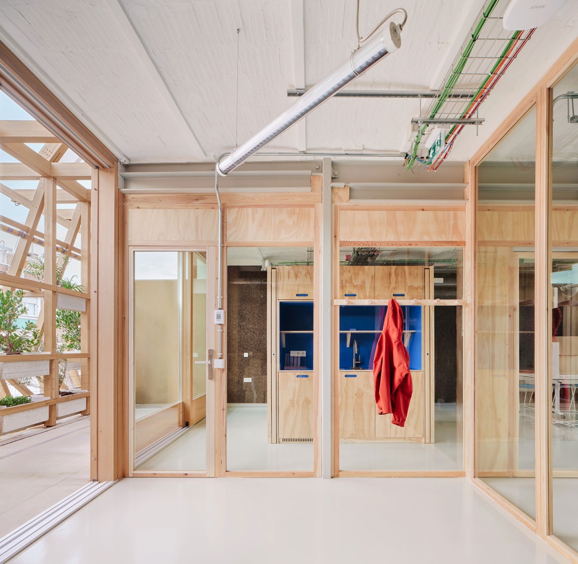 Building for Infinito Delicias by Husos + elii. Photograph by José Hevia.