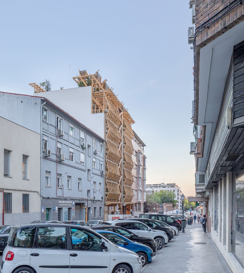 Construction. Building for Infinito Delicias by Husos + elii. Photograph by Impresiones Cotidianas - Juan Asolot.