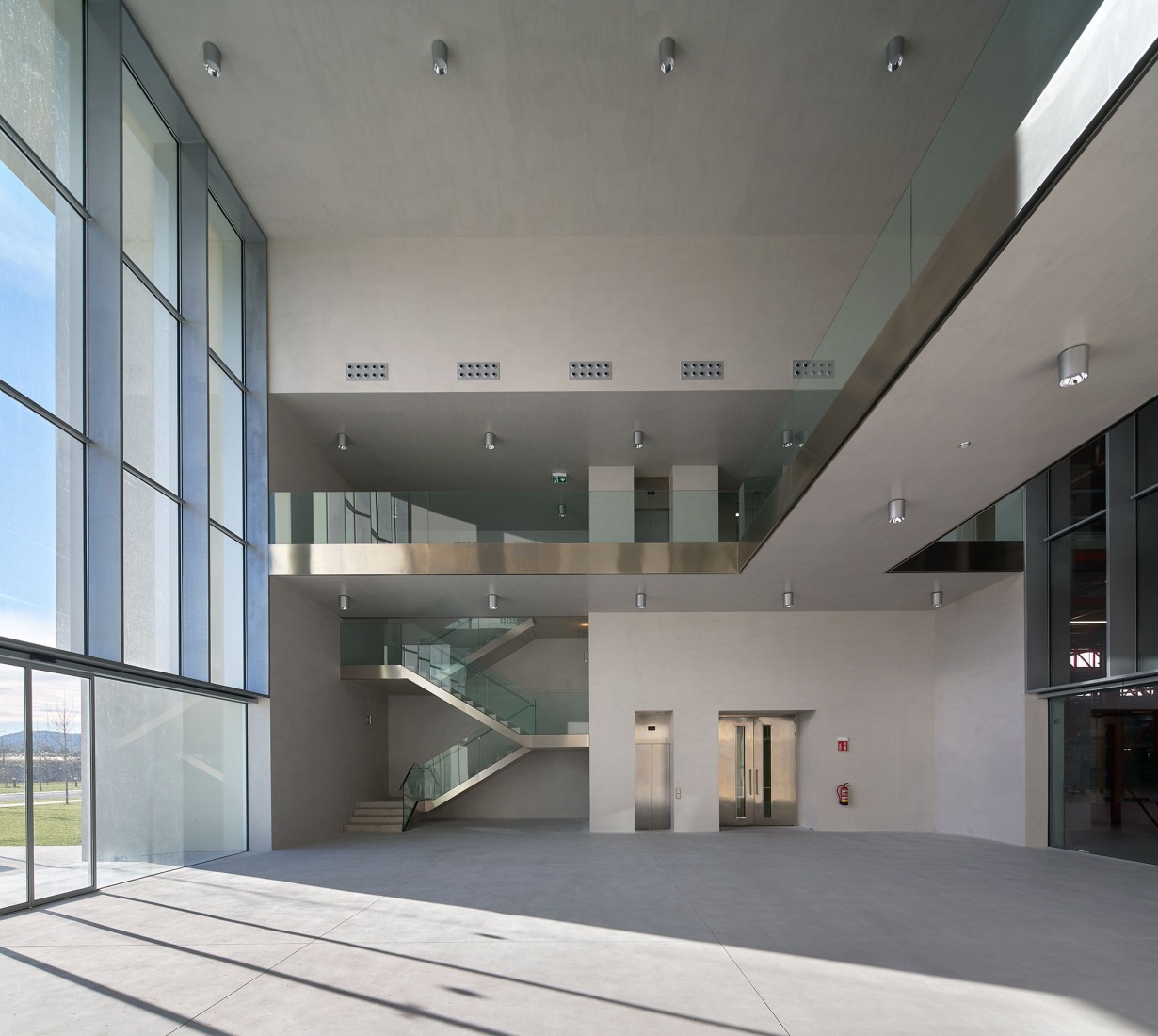 Packaging office building of the new Estrella Galicia brewery. Photograph by Alfonso Quiroga.