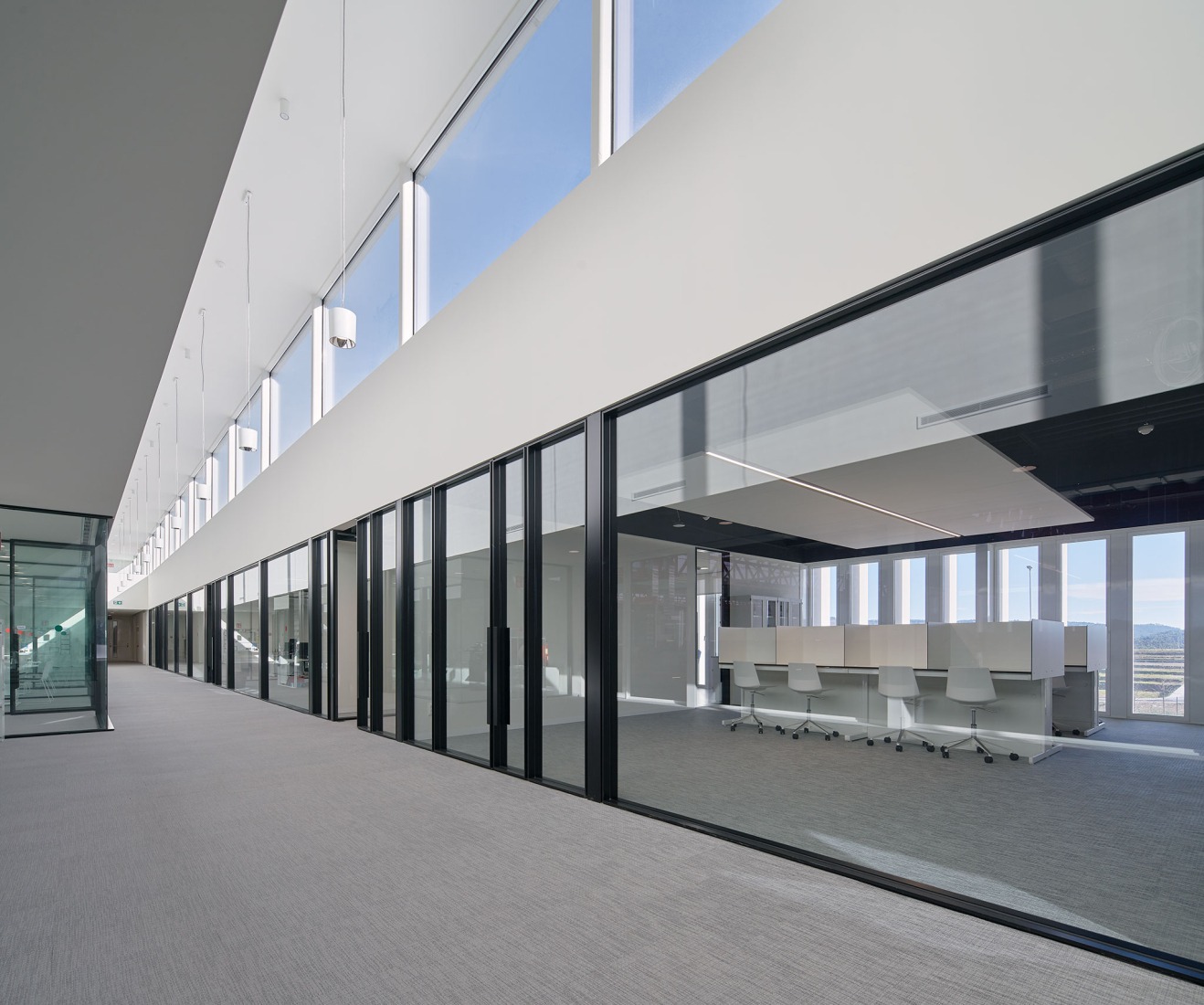 Packaging office building of the new Estrella Galicia brewery. Photograph by Alfonso Quiroga.