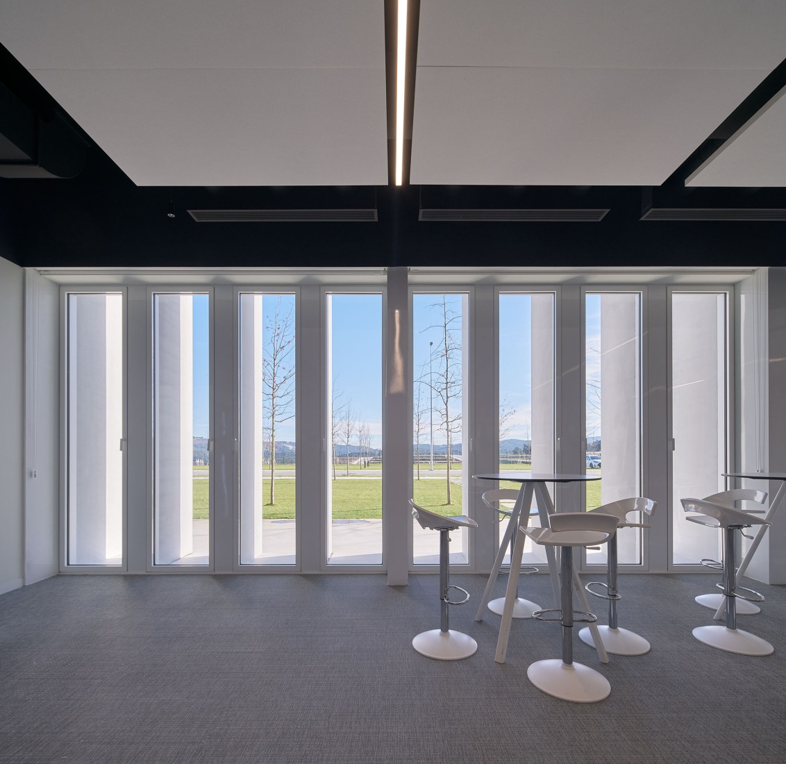 Packaging office building of the new Estrella Galicia brewery. Photograph by Alfonso Quiroga.