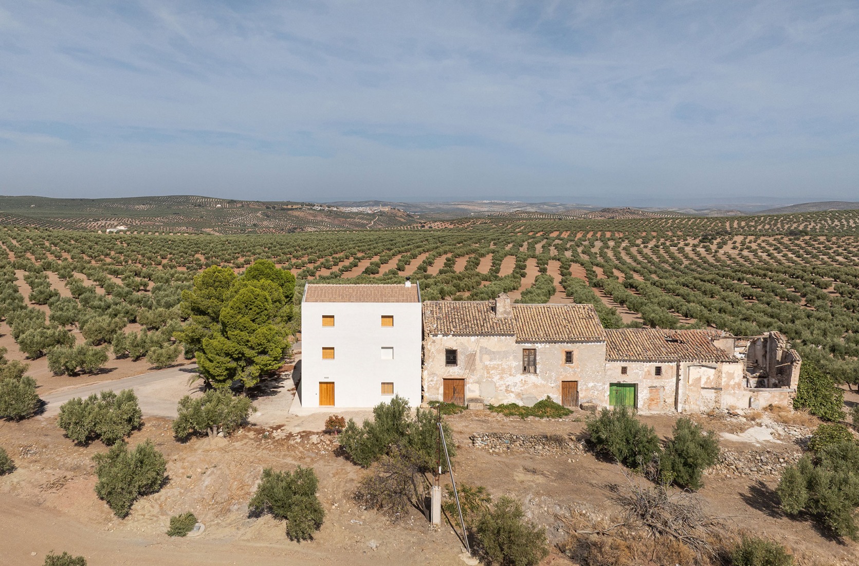 Cortijo El Pardillo by LAH arquitectura. Photograph by Juanan Barros.