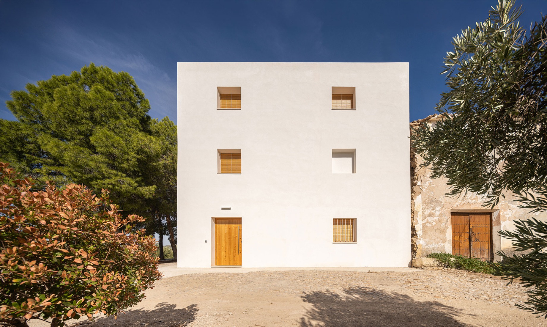Cortijo El Pardillo by LAH arquitectura. Photograph by Juanan Barros.