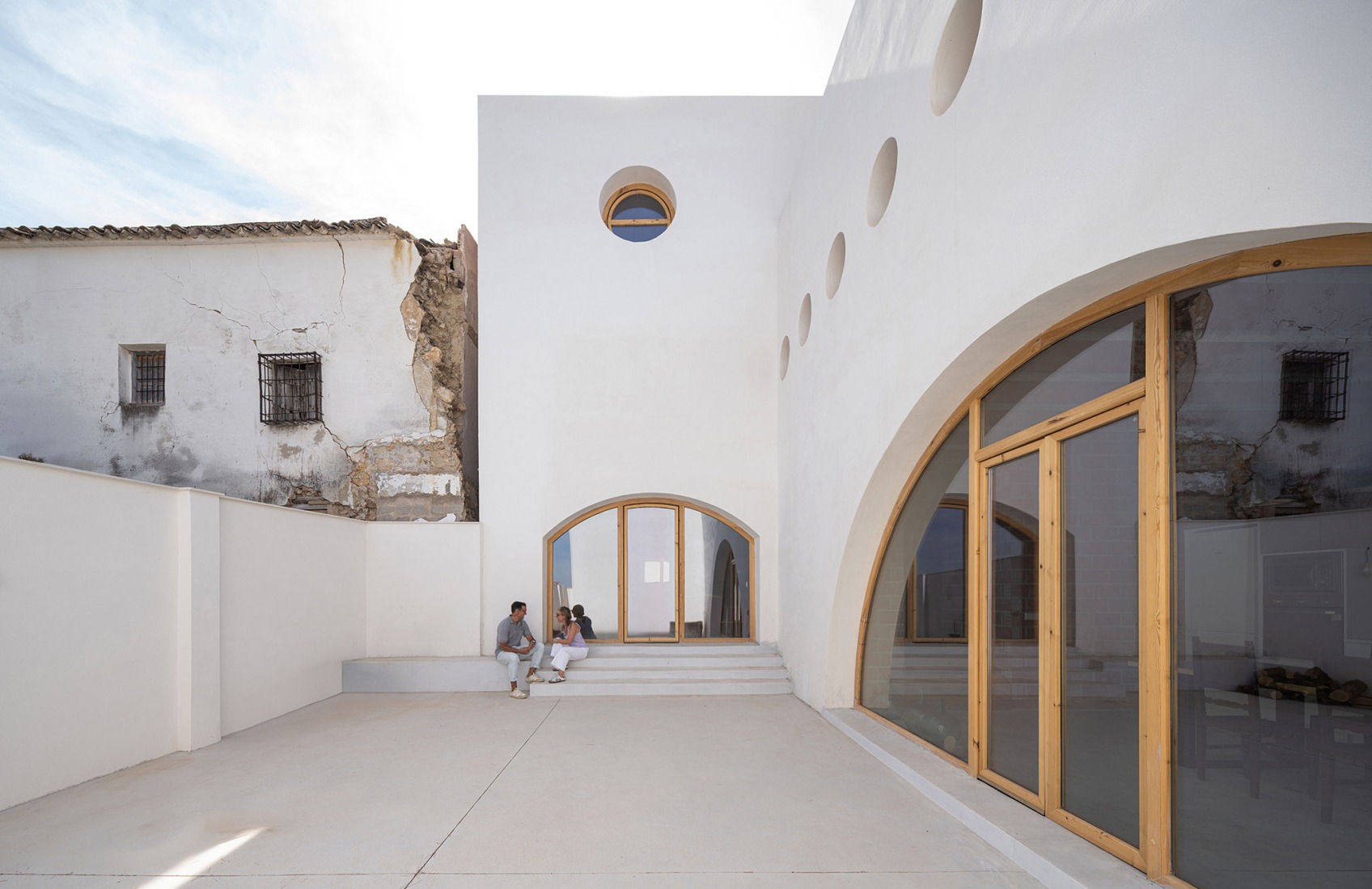 Cortijo El Pardillo by LAH arquitectura. Photograph by Juanan Barros.