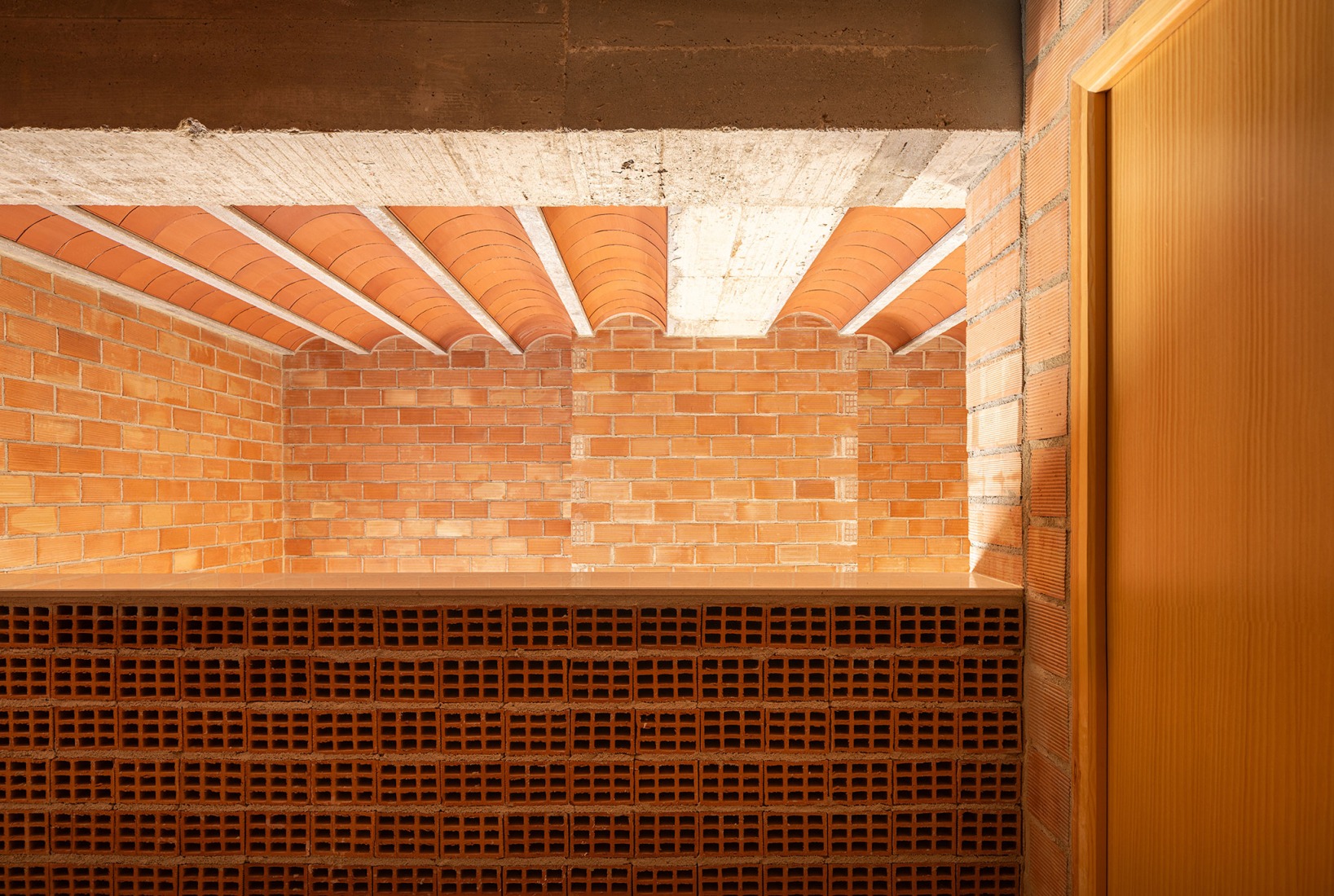 Cortijo El Pardillo by LAH arquitectura. Photograph by Juanan Barros.