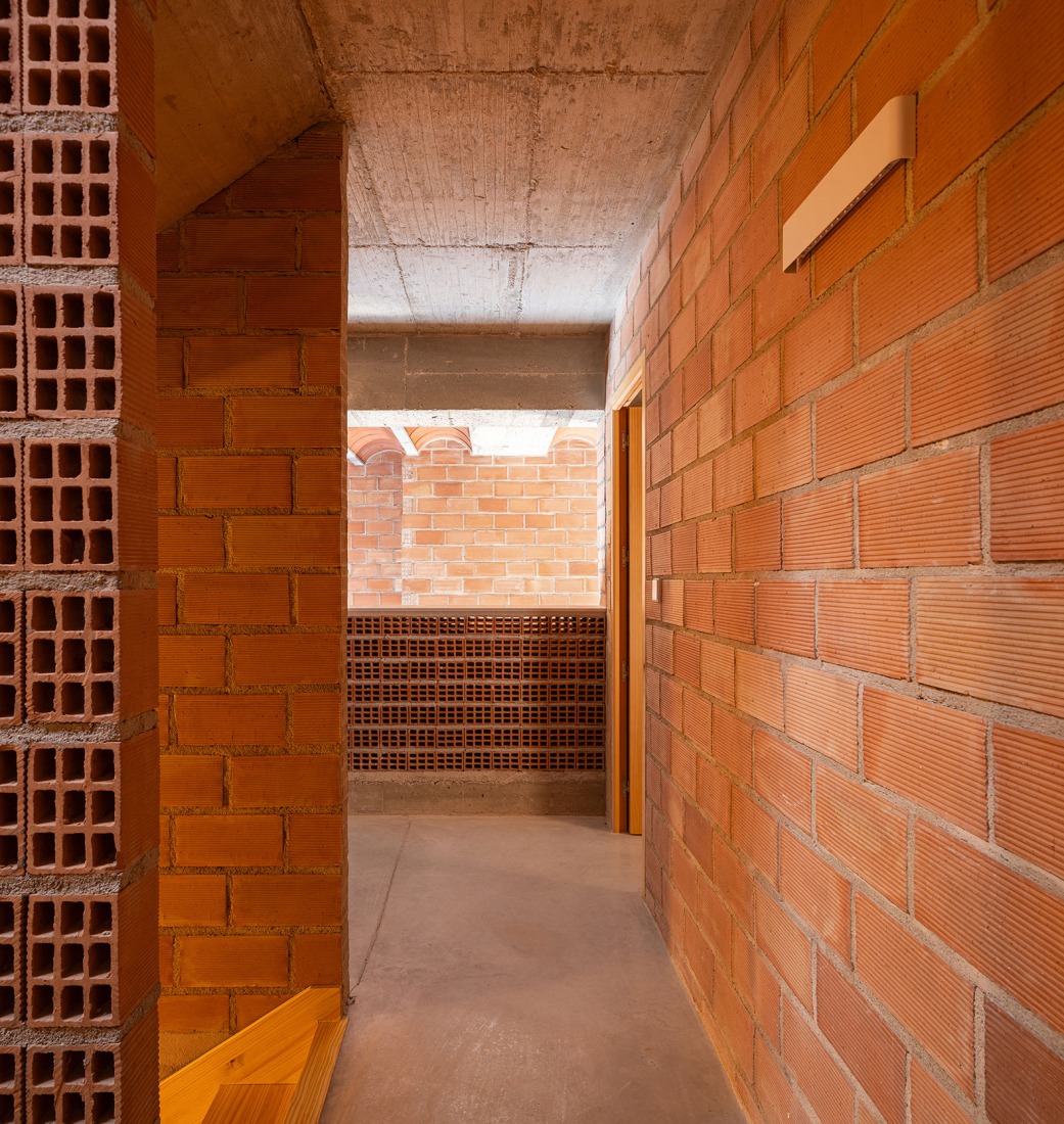 Cortijo El Pardillo by LAH arquitectura. Photograph by Juanan Barros.