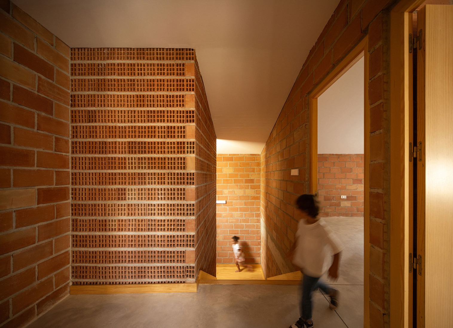 Cortijo El Pardillo by LAH arquitectura. Photograph by Juanan Barros.