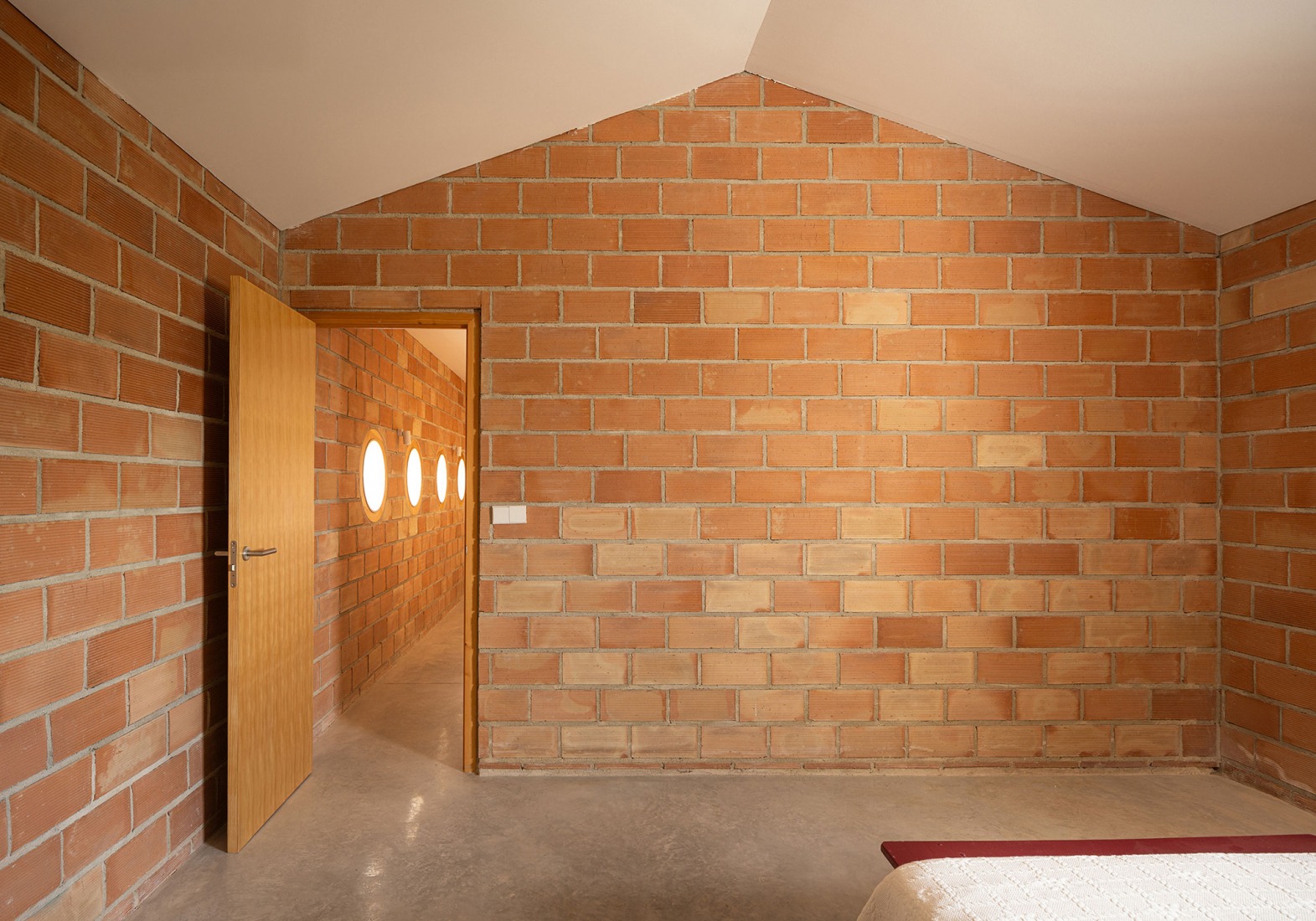 Cortijo El Pardillo by LAH arquitectura. Photograph by Juanan Barros.