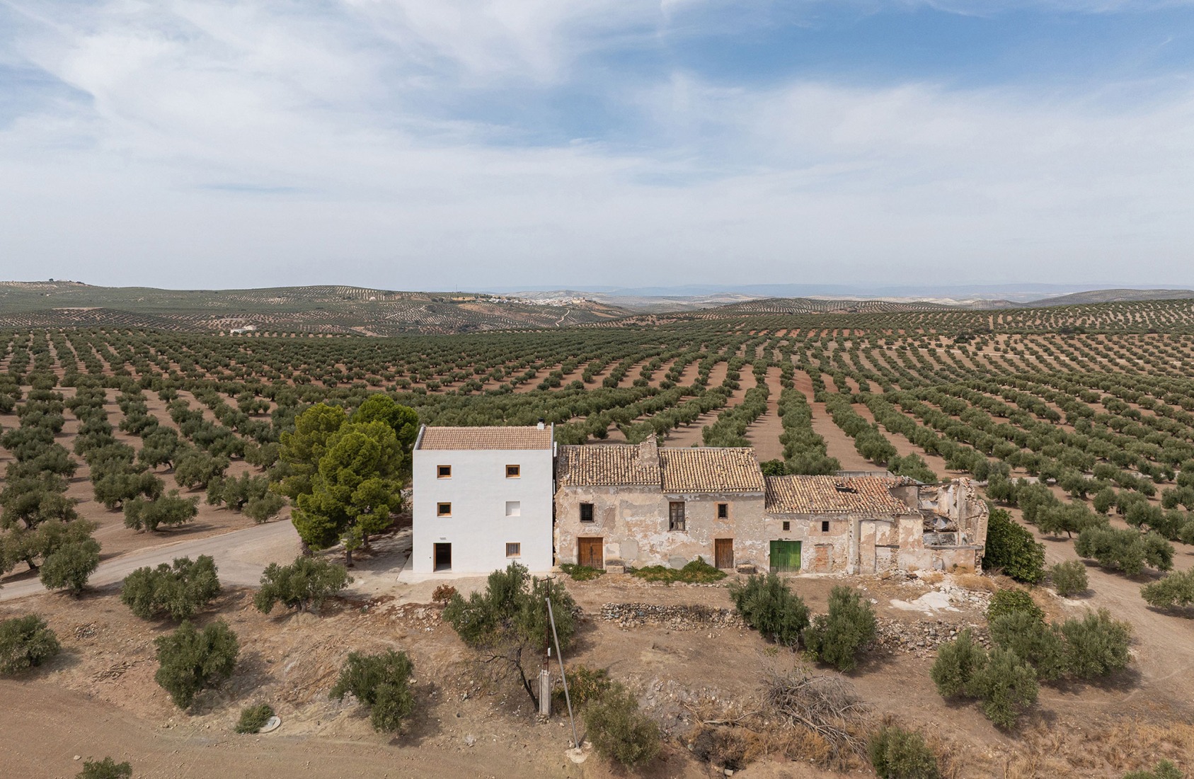 Cortijo El Pardillo by LAH arquitectura. Photograph by Juanan Barros.