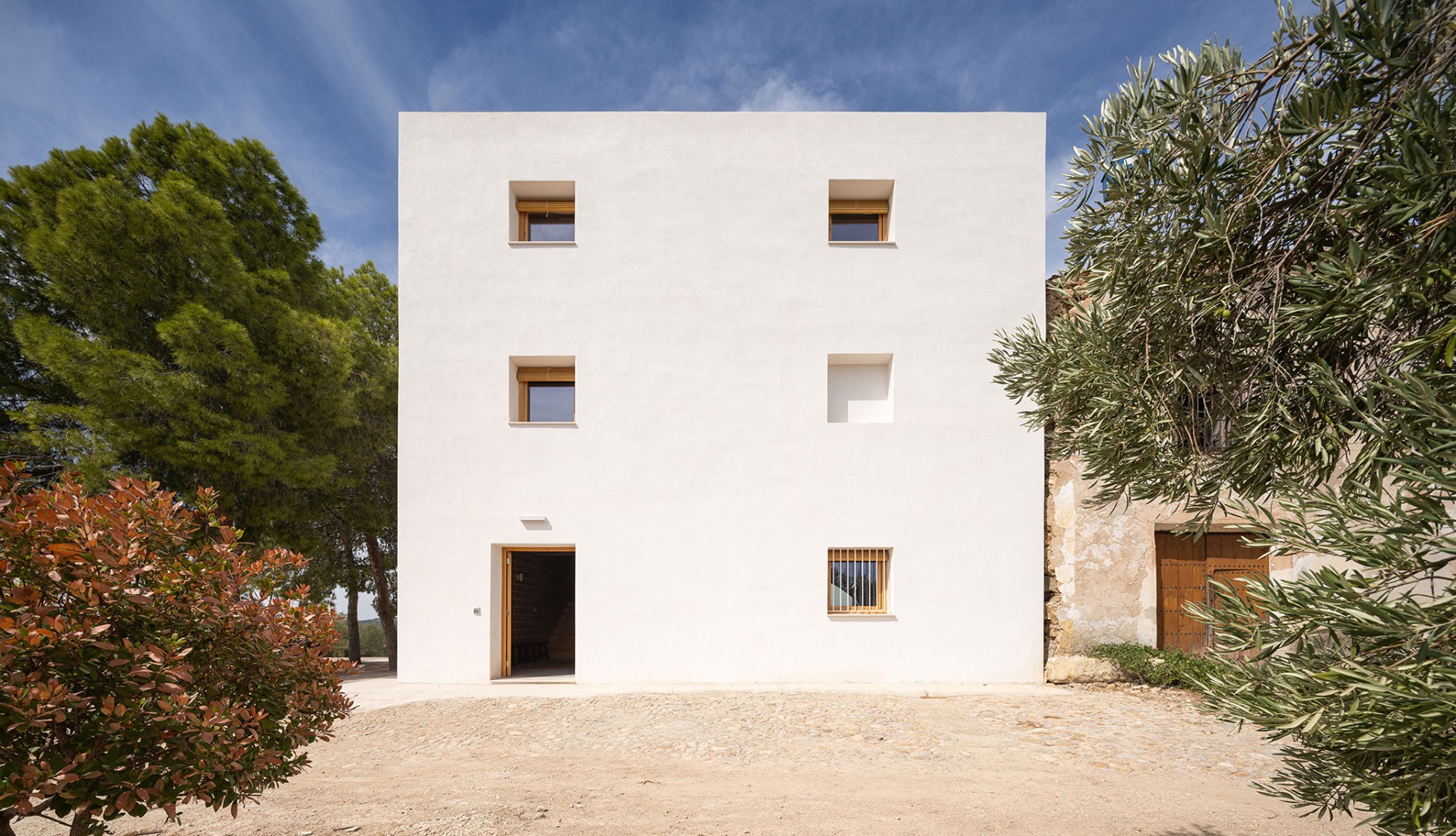 Cortijo El Pardillo by LAH arquitectura. Photograph by Juanan Barros.