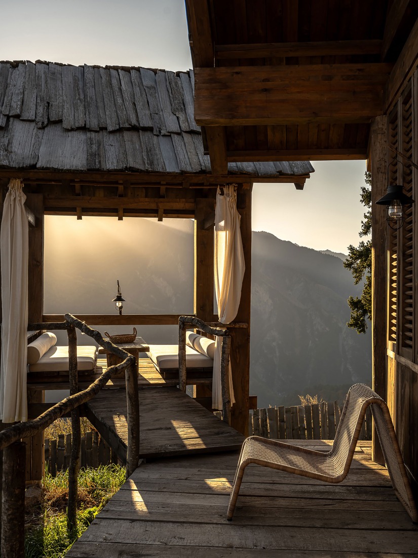 Hotel Songtsm Travel Jiuzhai por Thinking Design. Fotografía por You Pu.
