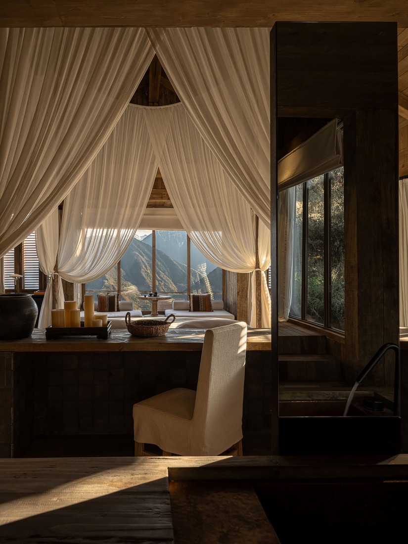 Hotel Songtsm Travel Jiuzhai por Thinking Design. Fotografía por You Pu.