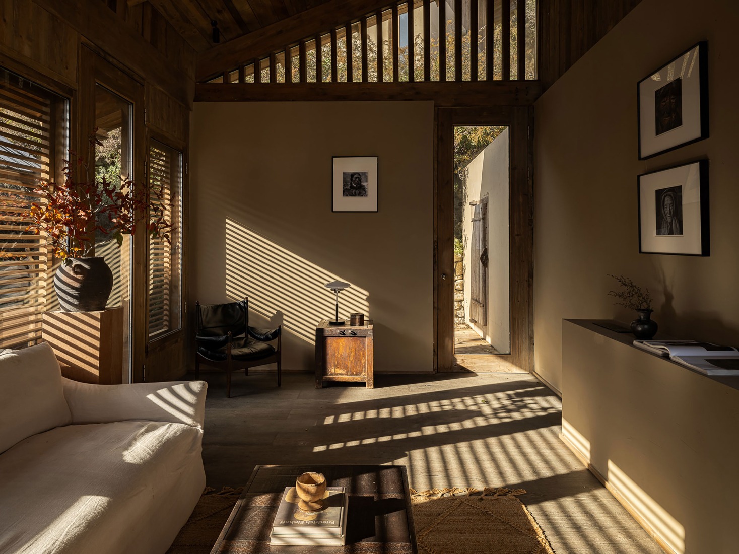 Hotel Songtsm Travel Jiuzhai por Thinking Design. Fotografía por You Pu.