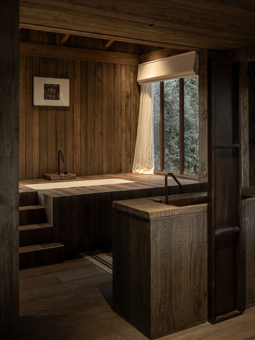 Hotel Songtsm Travel Jiuzhai por Thinking Design. Fotografía por You Pu.