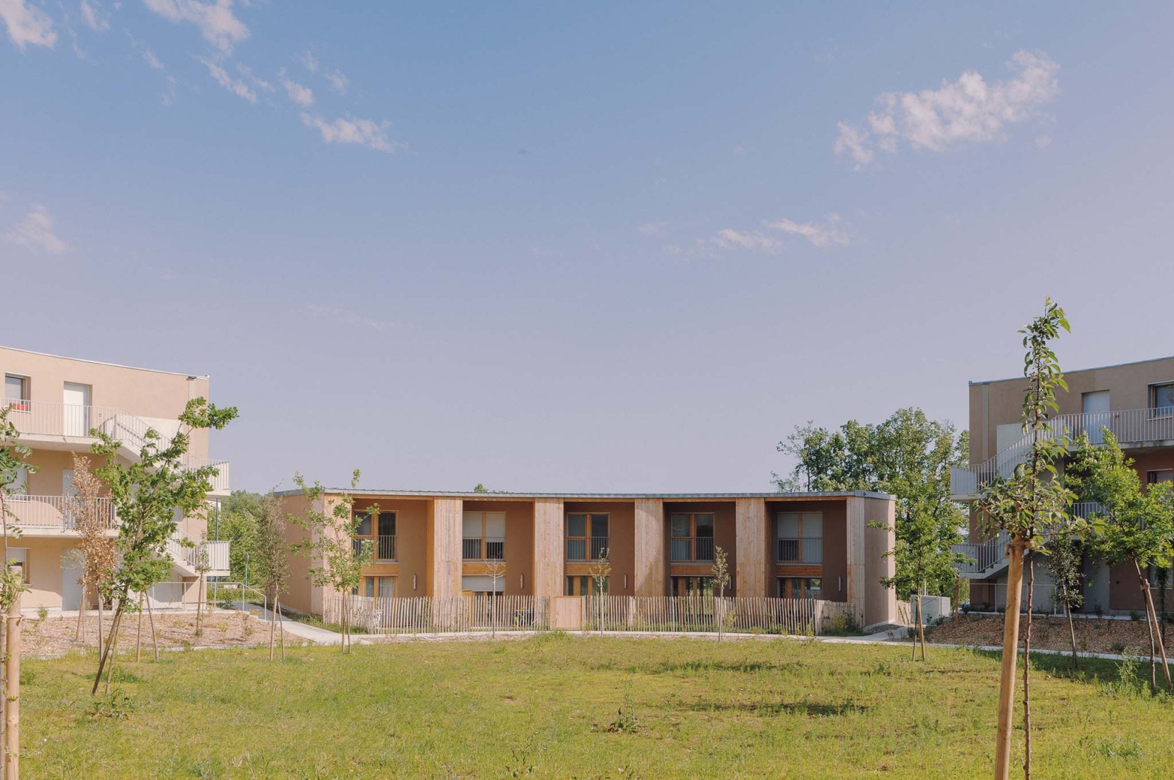 Social housing by Régis Roudil Architectes. Photograph by Bastien Treille.