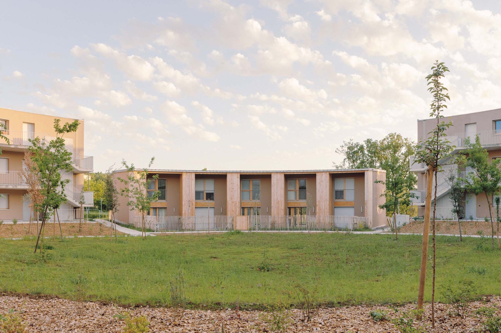 Social housing by Régis Roudil Architectes. Photograph by Bastien Treille.