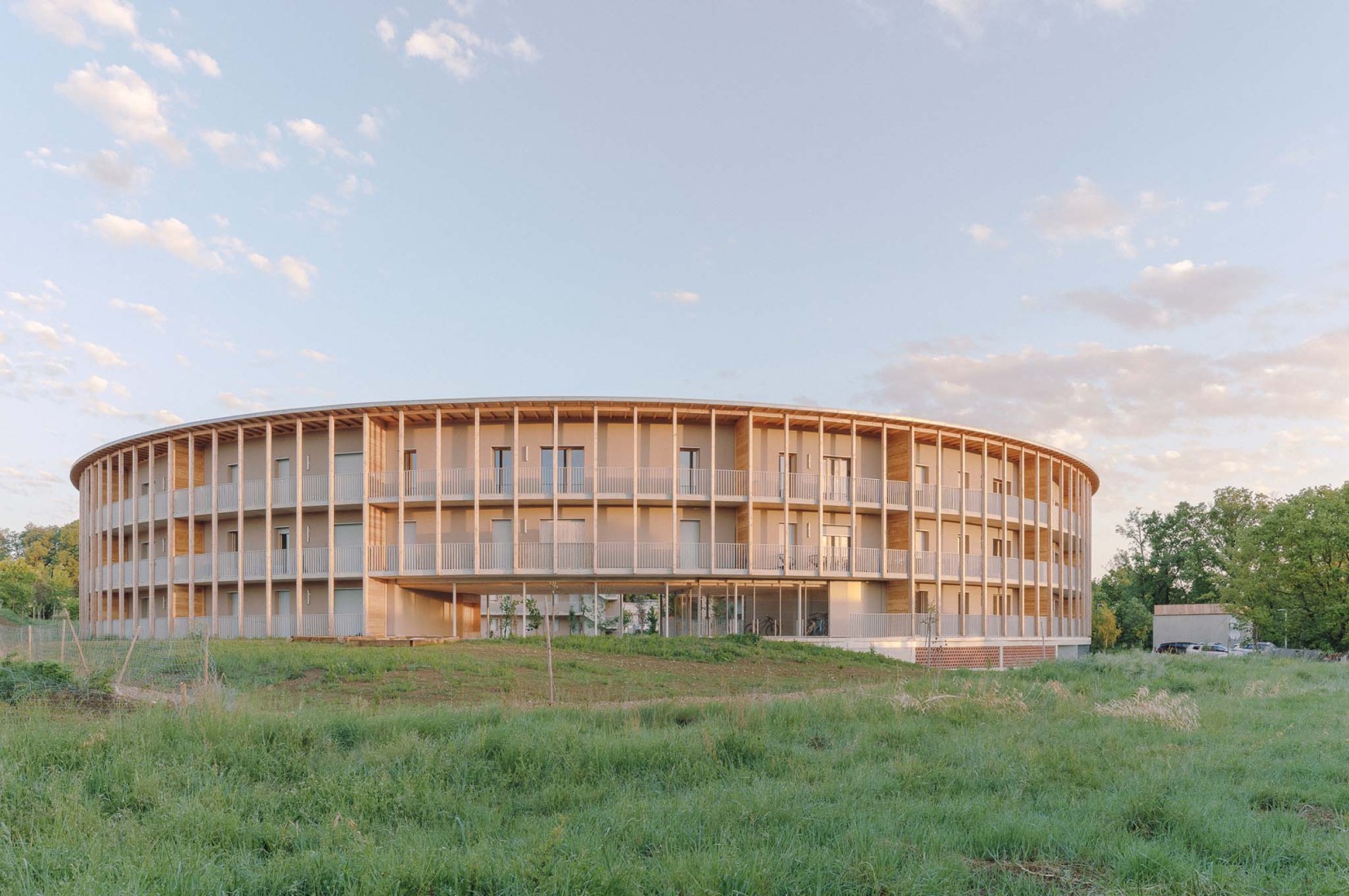 Social housing by Régis Roudil Architectes. Photograph by Bastien Treille.