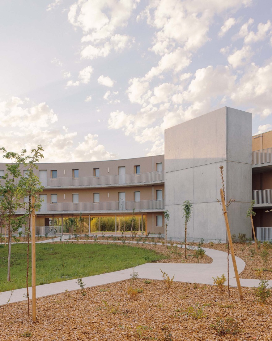 Social housing by Régis Roudil Architectes. Photograph by Bastien Treille.
