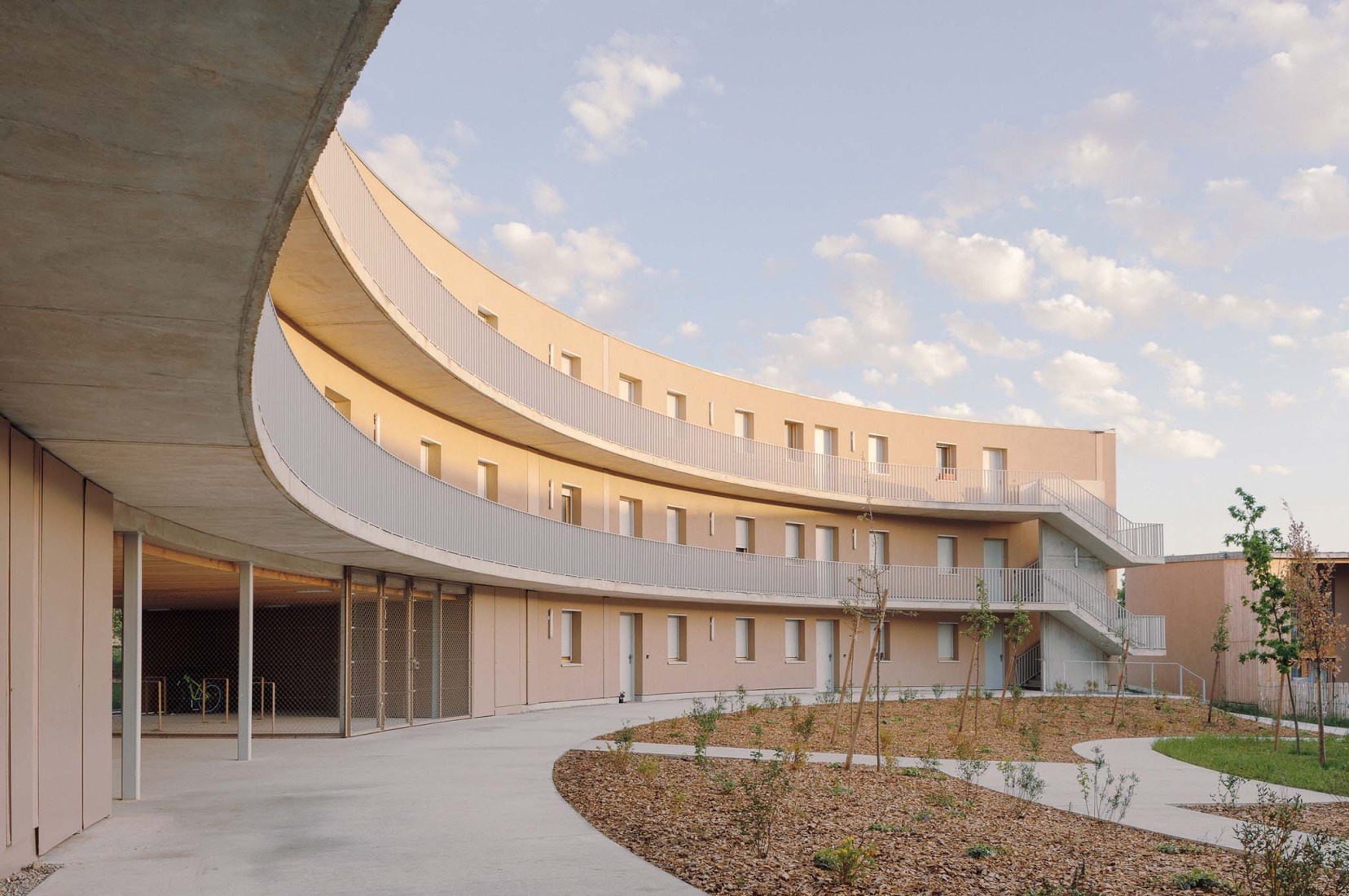 Social housing by Régis Roudil Architectes. Photograph by Bastien Treille.