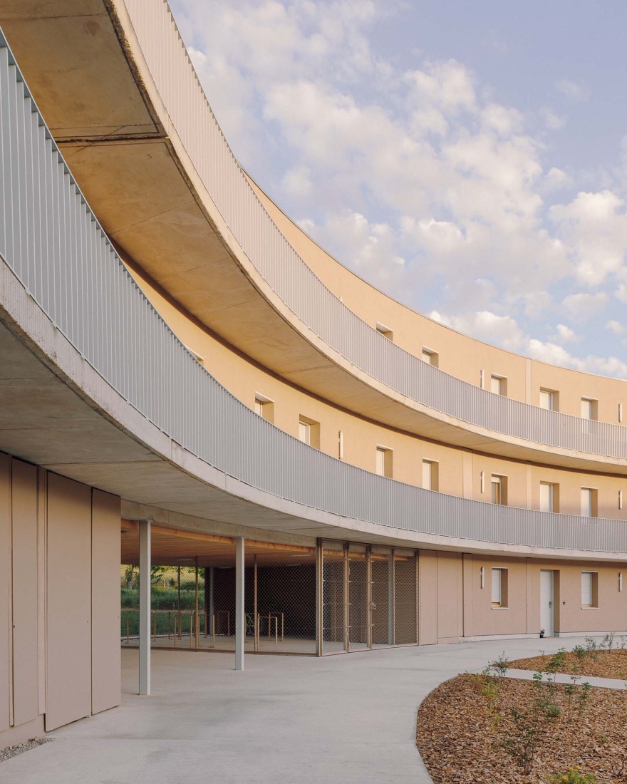 Social housing by Régis Roudil Architectes. Photograph by Bastien Treille.