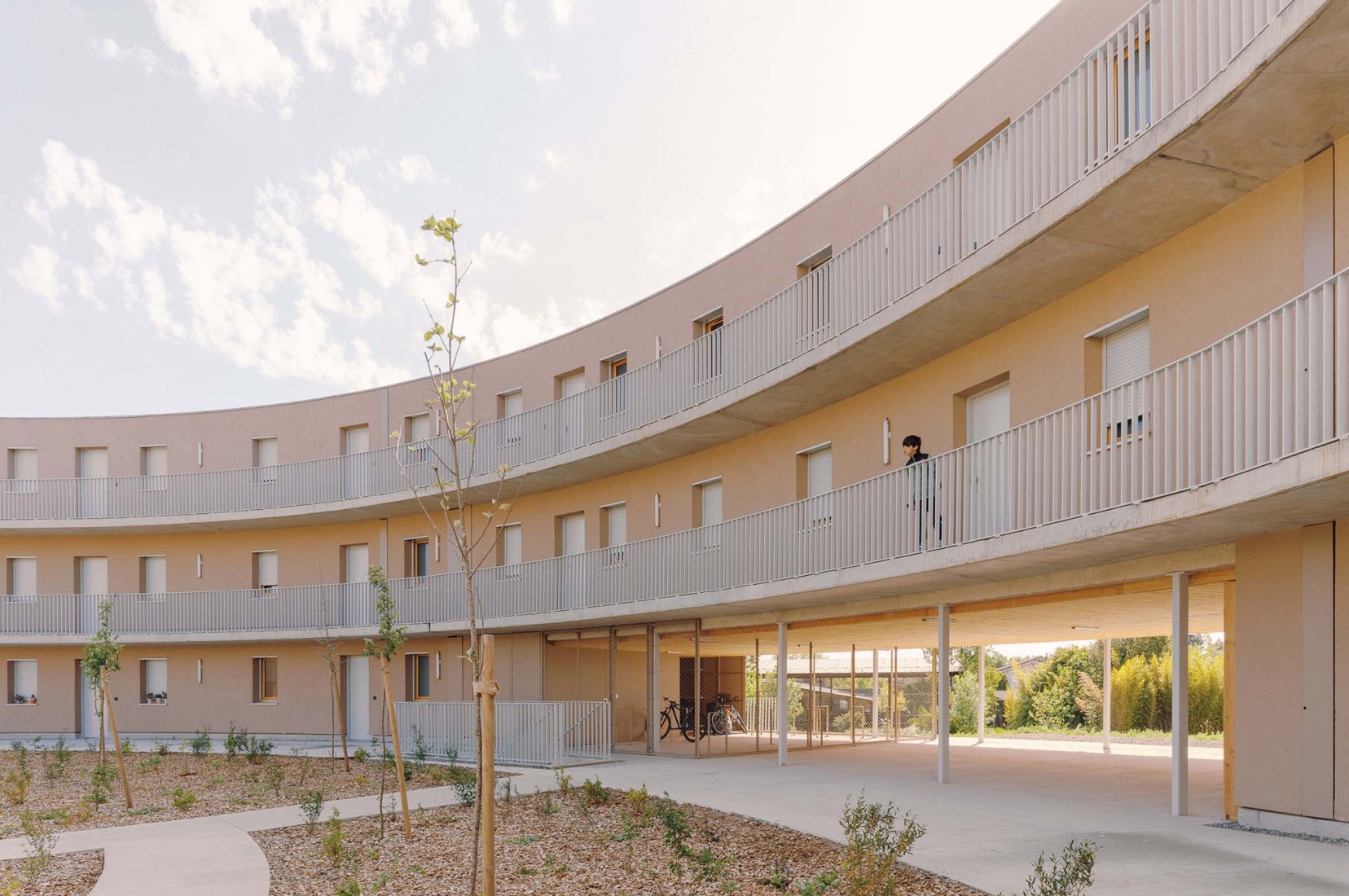 Social housing by Régis Roudil Architectes. Photograph by Bastien Treille.
