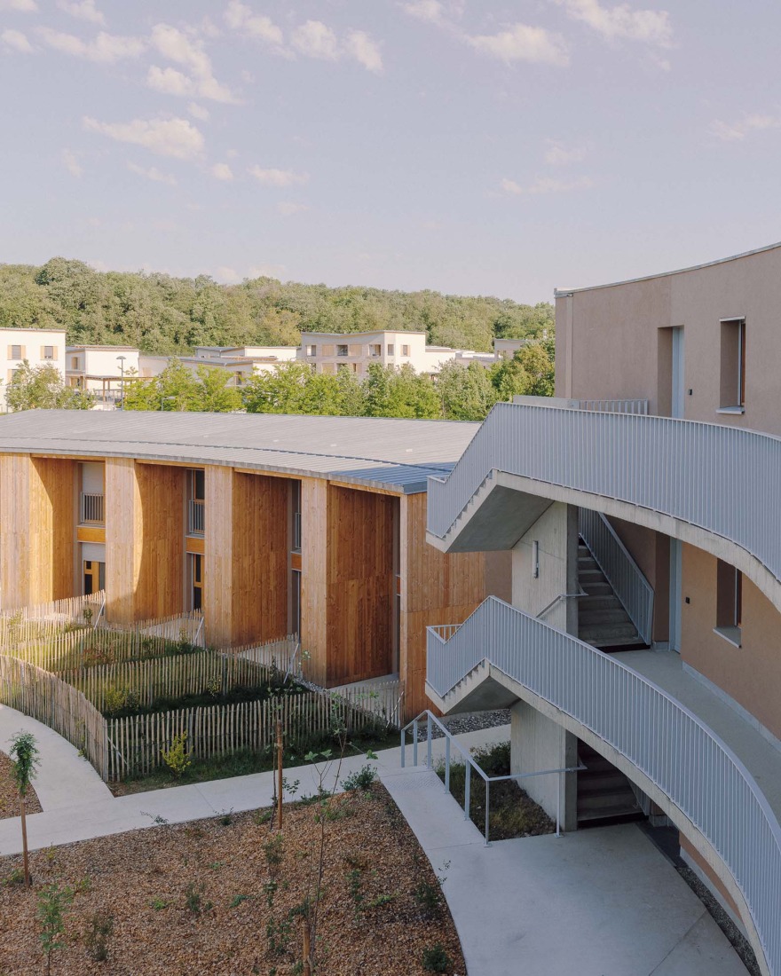 Social housing by Régis Roudil Architectes. Photograph by Bastien Treille.