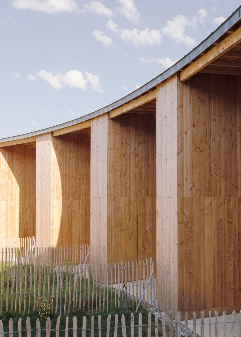 Social housing by Régis Roudil Architectes. Photograph by Bastien Treille.
