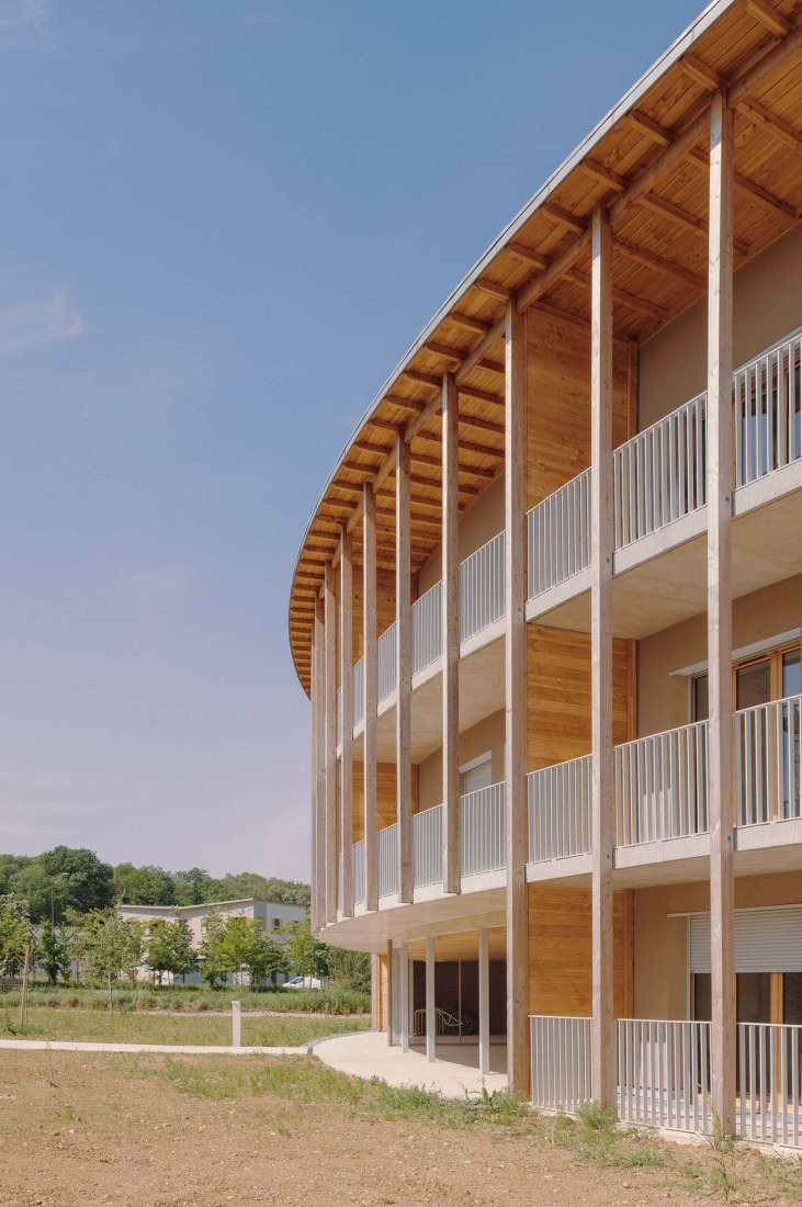 Social housing by Régis Roudil Architectes. Photograph by Bastien Treille.