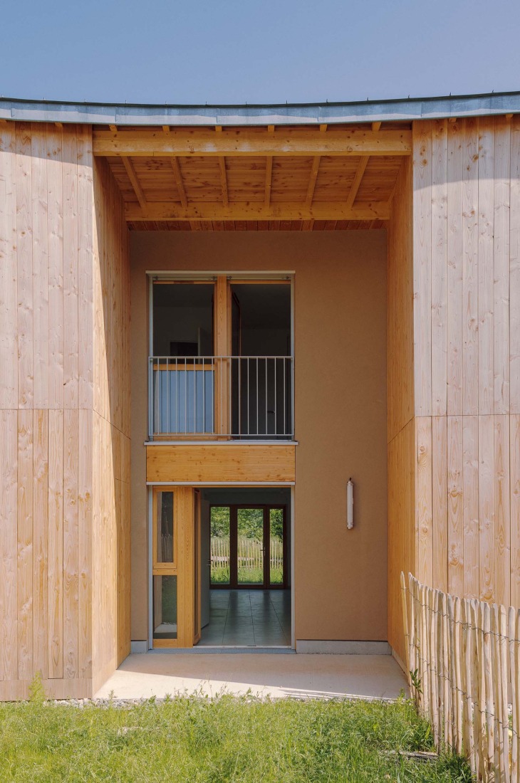Social housing by Régis Roudil Architectes. Photograph by Bastien Treille.
