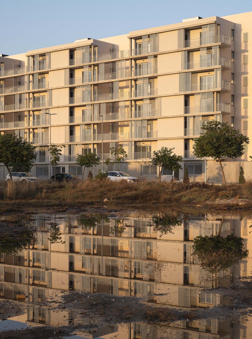 125 viviendas de protección oficial por Daroca Arquitectos + Práctica Arquitectura. Fotografía por Fernando Alda.  