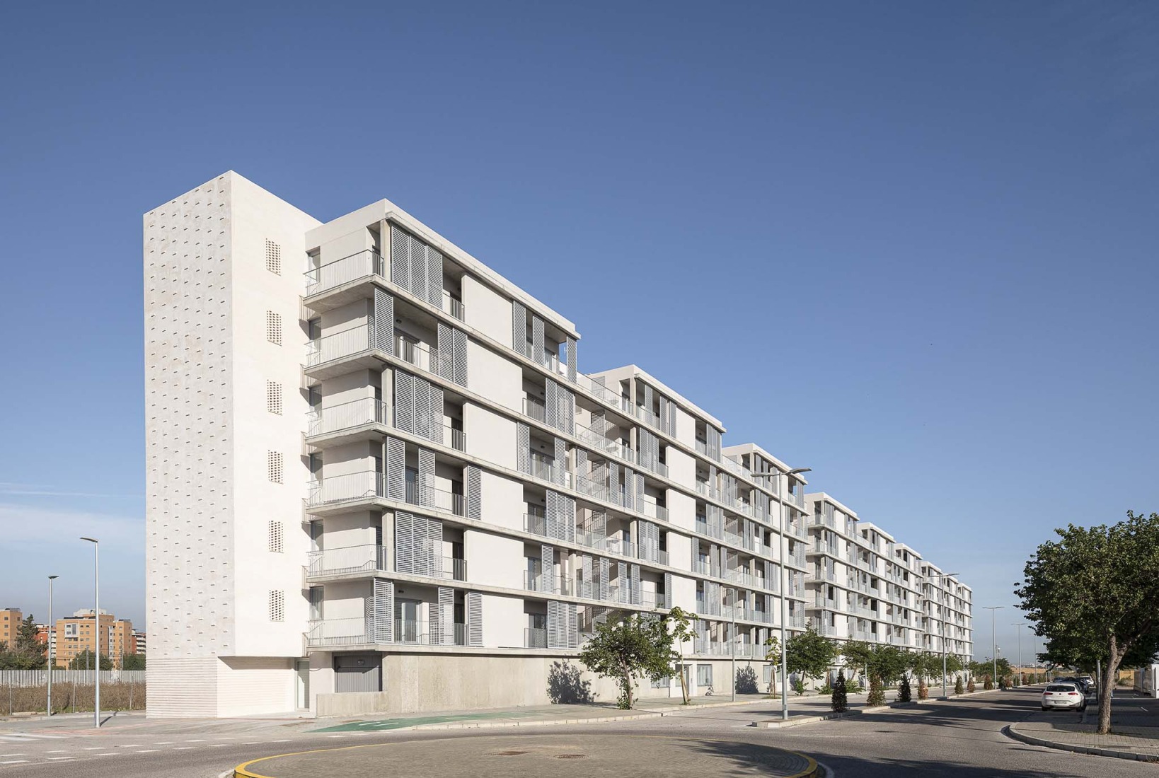 125 viviendas de protección oficial por Daroca Arquitectos + Práctica Arquitectura. Fotografía por Fernando Alda.  
