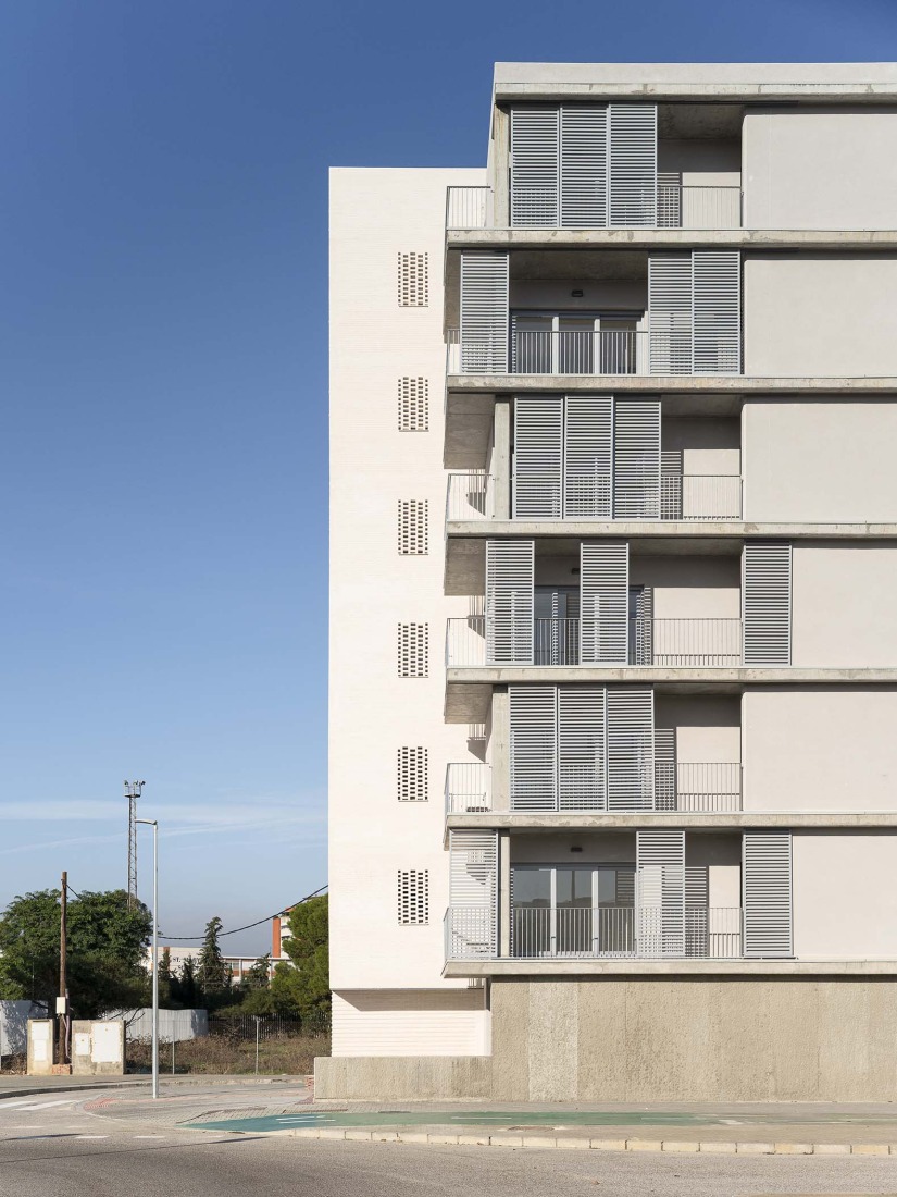 125 viviendas de protección oficial por Daroca Arquitectos + Práctica Arquitectura. Fotografía por Fernando Alda.  