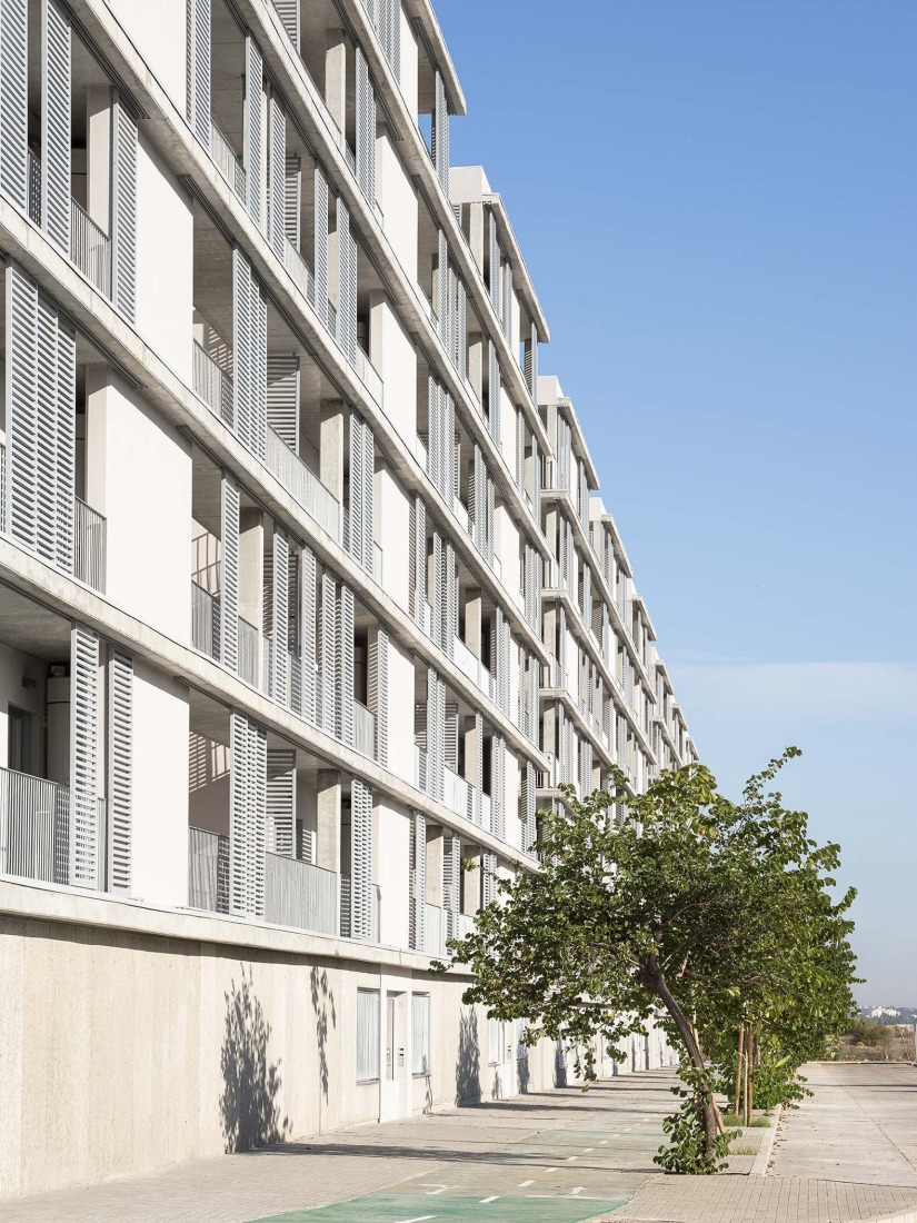 125 viviendas de protección oficial por Daroca Arquitectos + Práctica Arquitectura. Fotografía por Fernando Alda.  