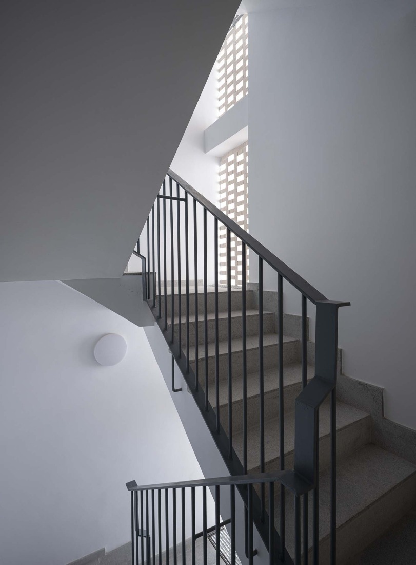 125 viviendas de protección oficial por Daroca Arquitectos + Práctica Arquitectura. Fotografía por Fernando Alda.  