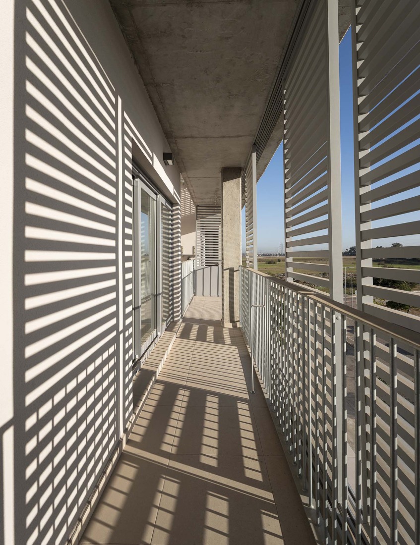 125 viviendas de protección oficial por Daroca Arquitectos + Práctica Arquitectura. Fotografía por Fernando Alda.  