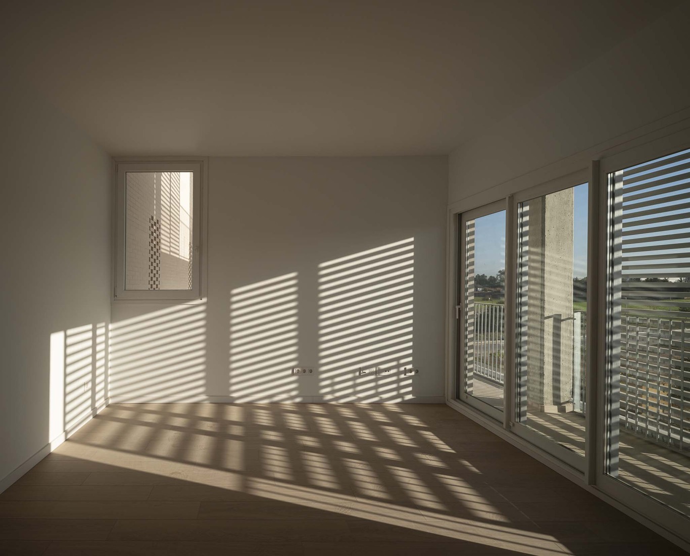 125 viviendas de protección oficial por Daroca Arquitectos + Práctica Arquitectura. Fotografía por Fernando Alda.  
