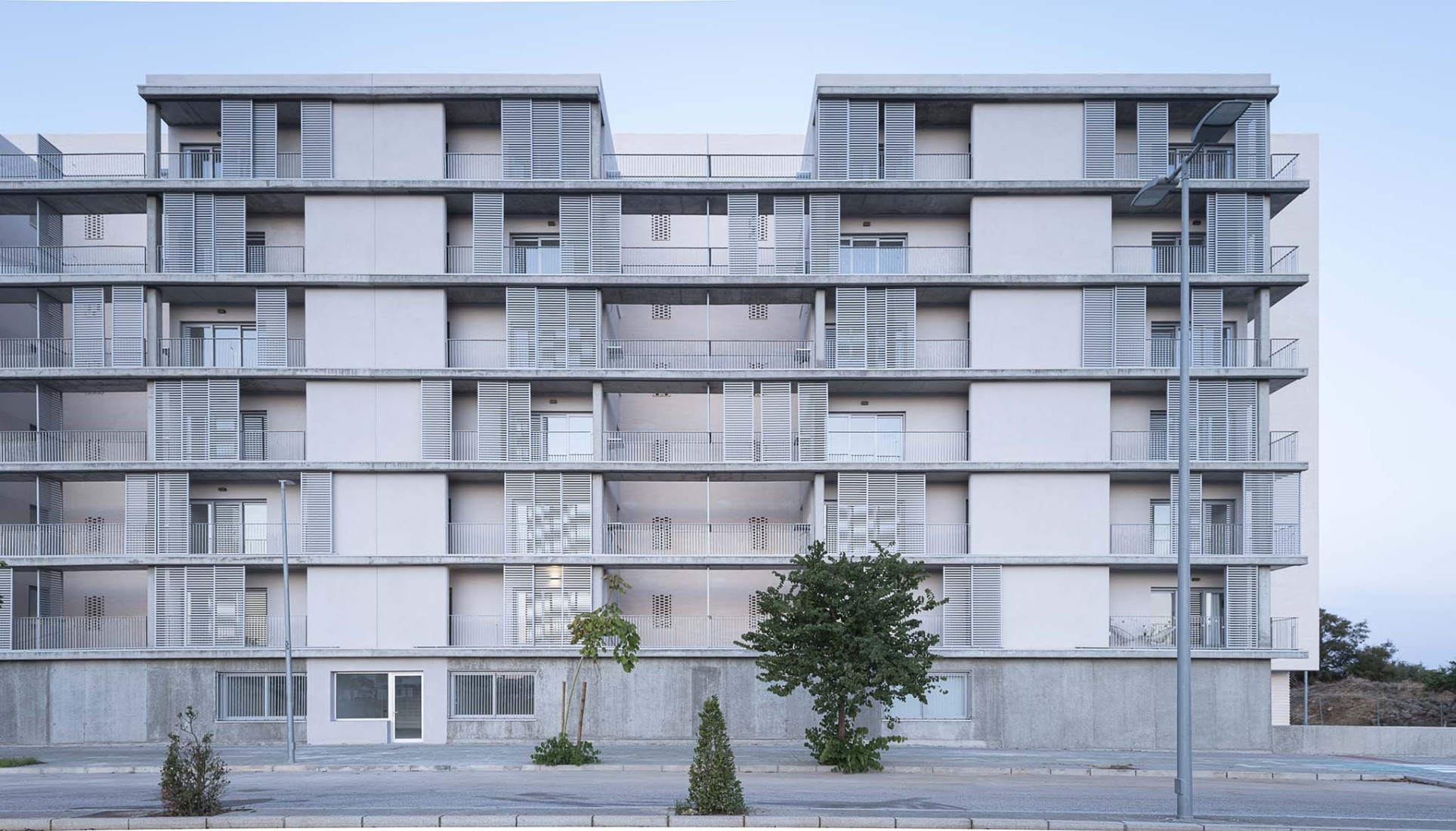 125 viviendas de protección oficial por Daroca Arquitectos + Práctica Arquitectura. Fotografía por Fernando Alda.  