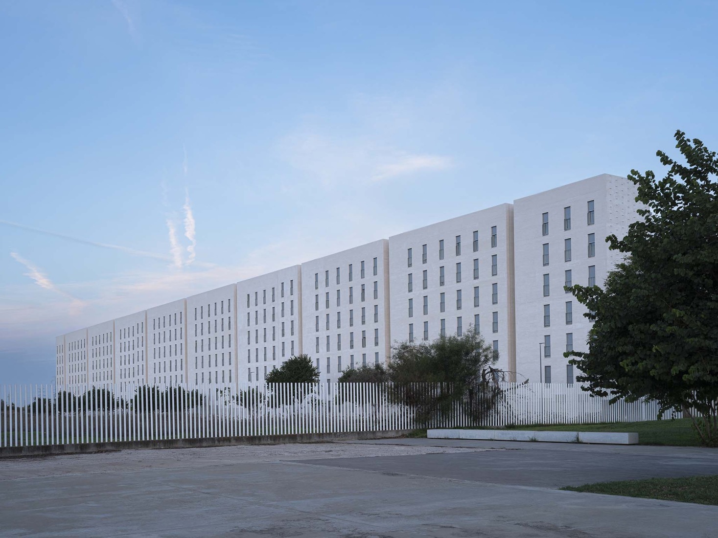 125 viviendas de protección oficial por Daroca Arquitectos + Práctica Arquitectura. Fotografía por Fernando Alda.  
