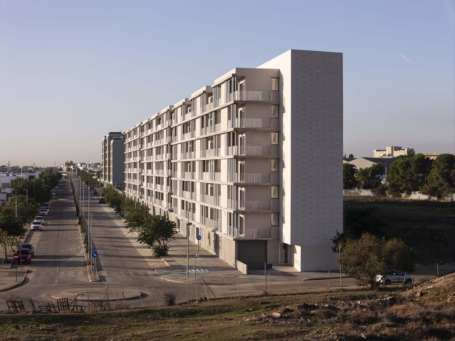 125 viviendas de protección oficial por Daroca Arquitectos + Práctica Arquitectura. Fotografía por Fernando Alda.  